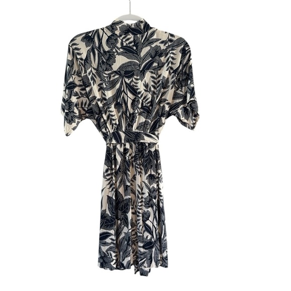 Soma Cool Nights Navy & White Softest Floral Wrap Around S/S Tie Waist Robe S/M - Picture 5 of 6